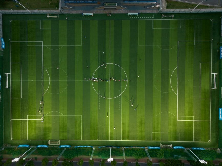 Gegenpressing in Modern Football: Tactics, Origins, and Defeating the High Press